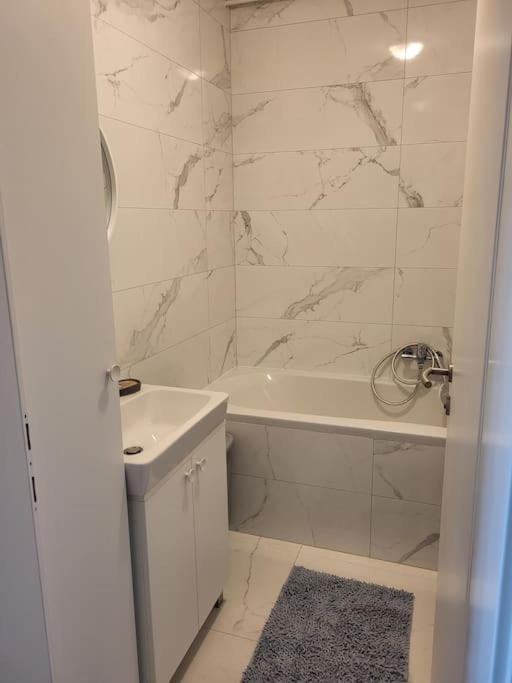 Novoureden Stan Apartment Velika Gorica Bagian luar foto